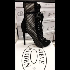 Steve Madden Lace Up Stiletto Bootie